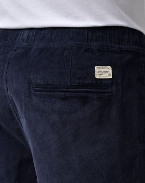 Cuddy Cabin Short 8In